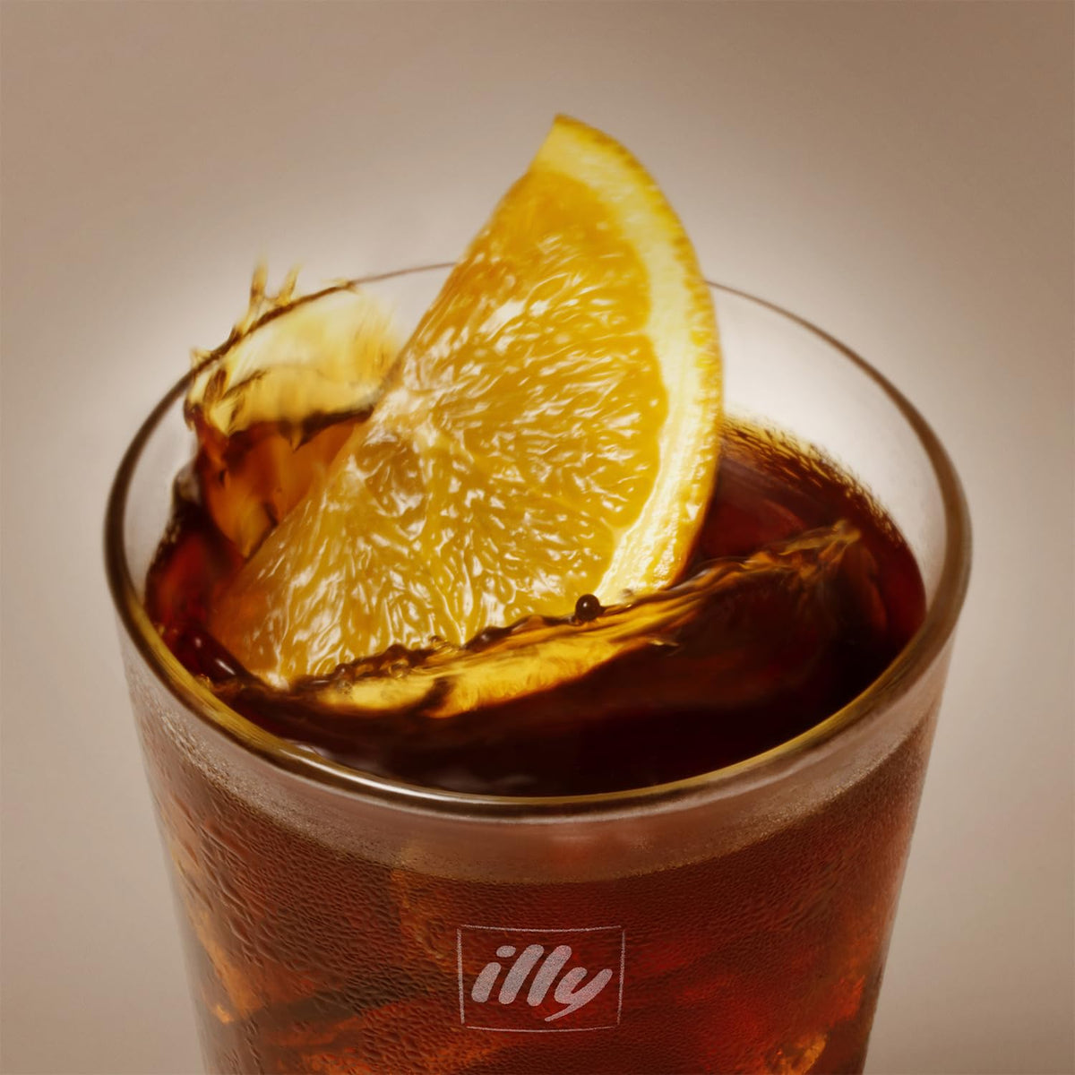 illy Ready To Drink Coffee - Cold Brew Cans - 100% Arabica Coffee - Smooth & Refreshing Taste - Convenient, Easy to Carry Coffee Drink โ No Preservatives - 8.5 oz. (Pack of 4)
