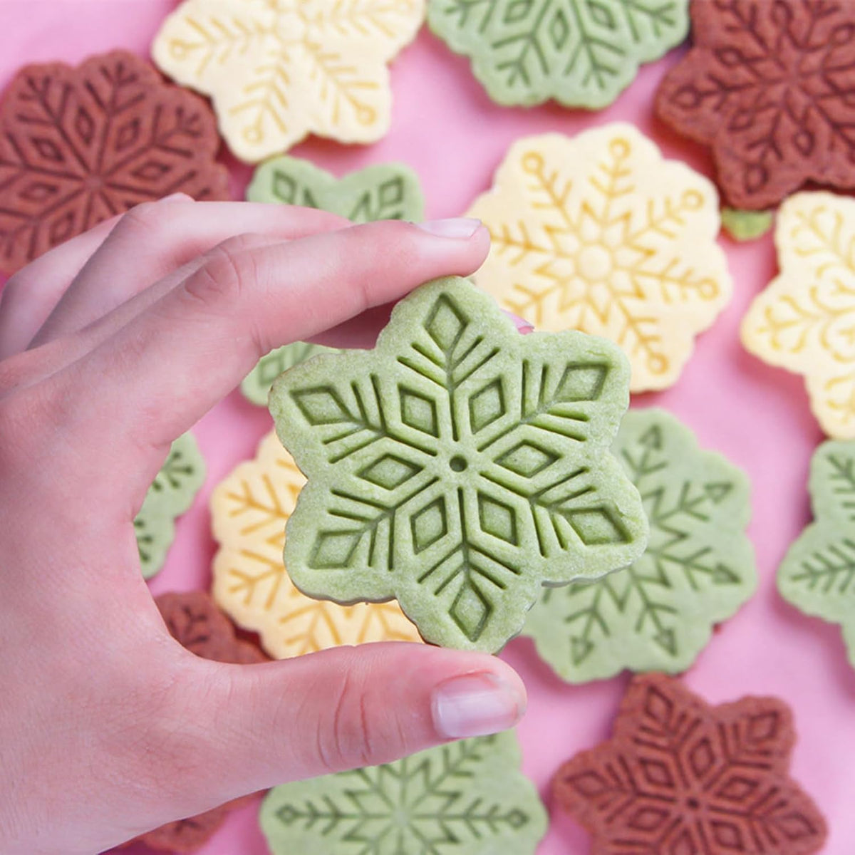 9pcs Christmas Cookie Cutter Set Snowflake Cookie Cutters with Plunger Stamps Biscuit Mold 3D Snowflake Cookie Molds Cake Baking Fondant Cutter Christmas Party DIY Cookie Decorating Supplies (A)