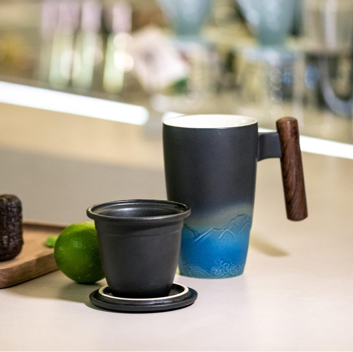 suyika Tomotime Ceramic Tea Cup with Infuser and Lid Tea Mugs Wooden Handle 400ml/13.5oz Black cyan
