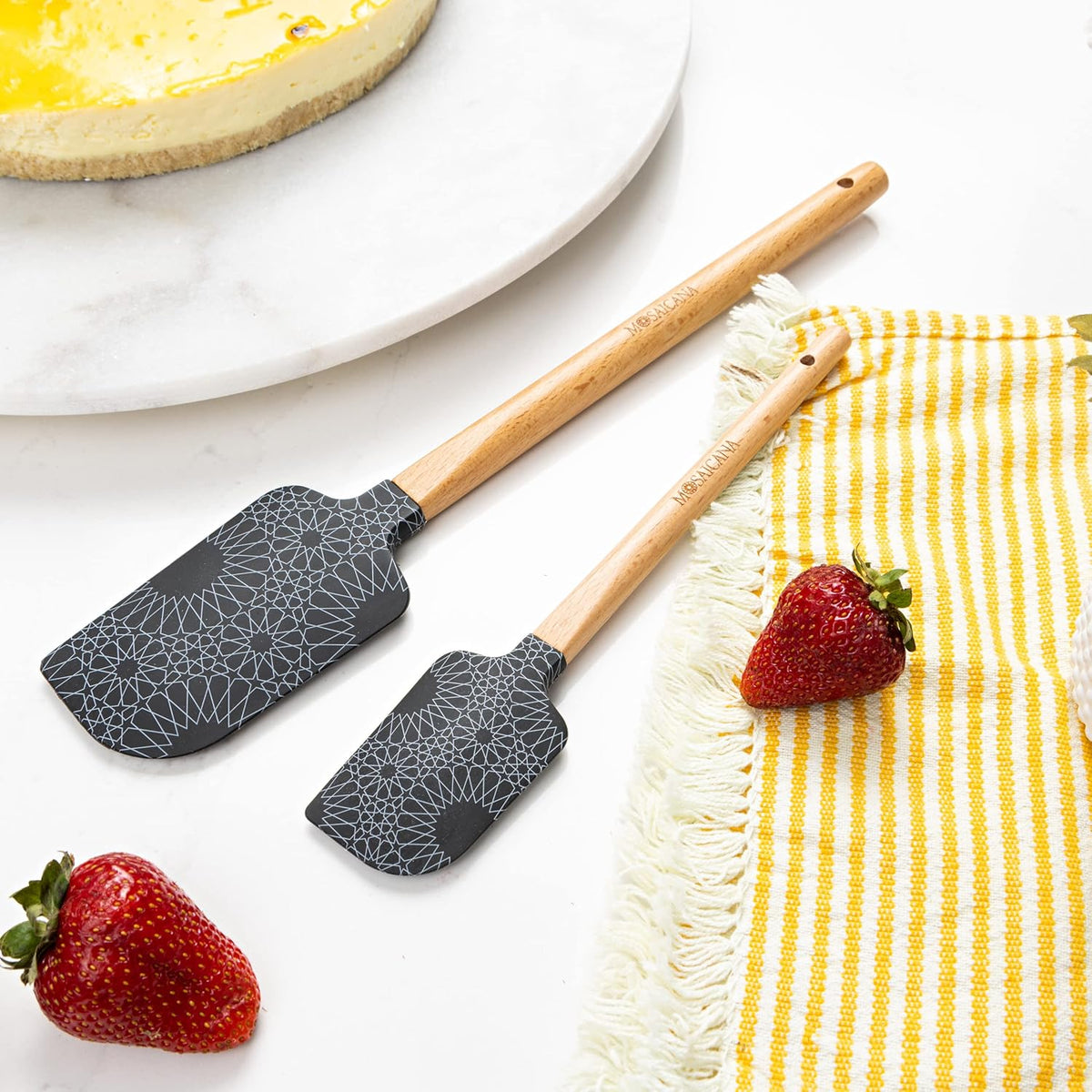 Silicone Spatula set of 2 with wooden handle and stunning pattern (Black)
