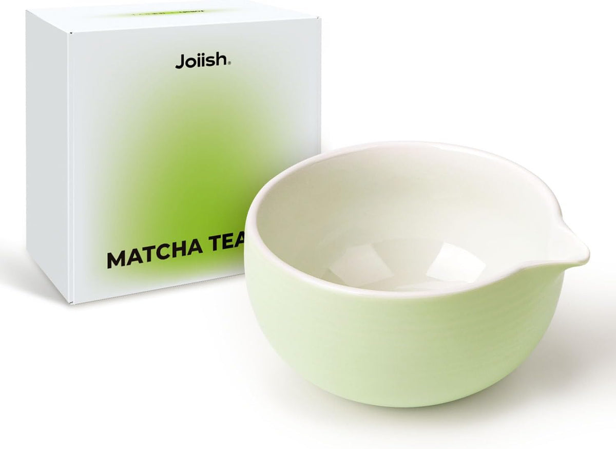 Traditional Matcha Bowl with Spout, Ceramic Matcha Tea Bowl (Chawan), Matcha Mixing Bowl for Whisking Matcha, Light Green (18 Ounce)