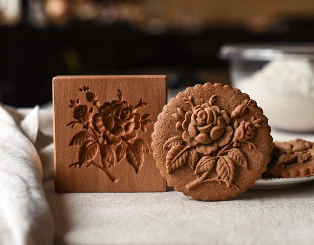 Wooden Cookie Biscuit Mold, 3D Baking Mold, Embossing Craft Decorating Baking Tool, Suitable for Halloween Thanksgiving Christmas Kitchen DIY (Rose 10 * 10 * 2)