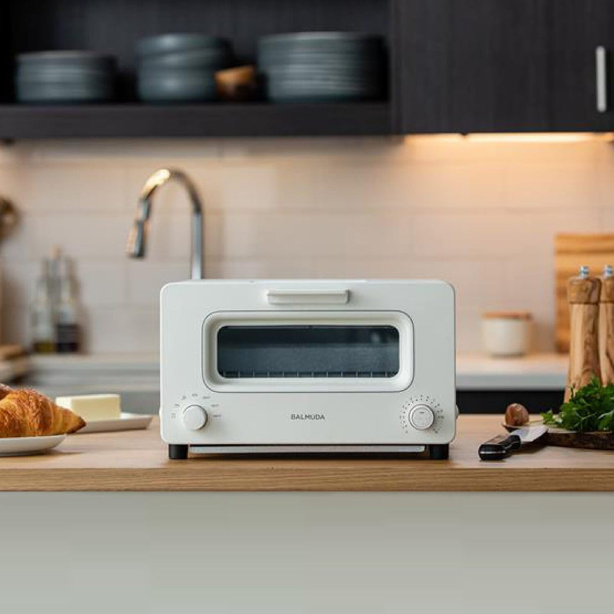 BALMUDA The Toaster | Steam Oven Toaster | 5 Cooking Modes: Sandwich Bread, Artisan Bread, Pizza & Pastry, Oven | Precise Heat Control | Steam Technology | Baking Pan | US Version | White
