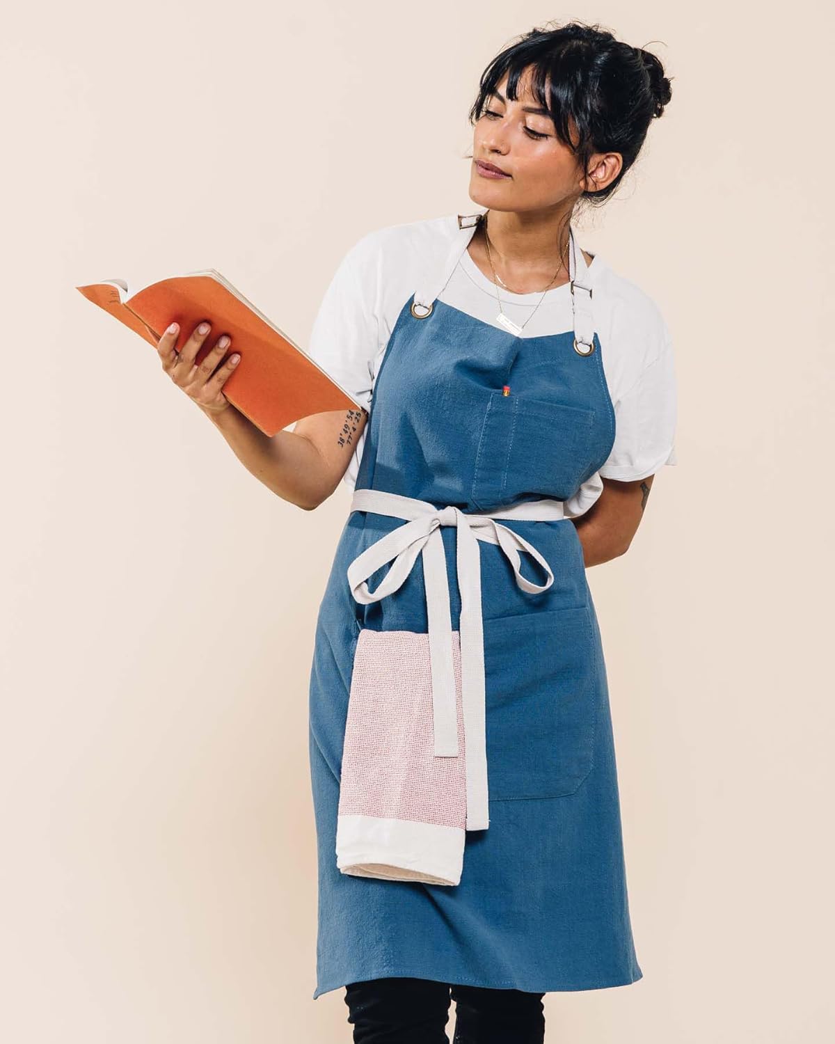 Caldo Linen Kitchen Apron for Cooking- Mens and Womens Linen Bib Apron for Professional Chef, Server, or Barista- Adjustable with Pockets (Vintage Blue)