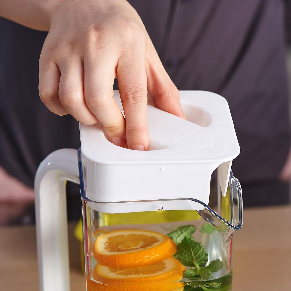 CURTA 2 Pack 2 Liters/68 oz Plastic clear Square Pitcher with Lid & Handle for Kitchen,ICED JUICE and Coffee Carafe Beverage Serveware, Acrylic Water Jug for Hot/Cold Drinks&lemonade