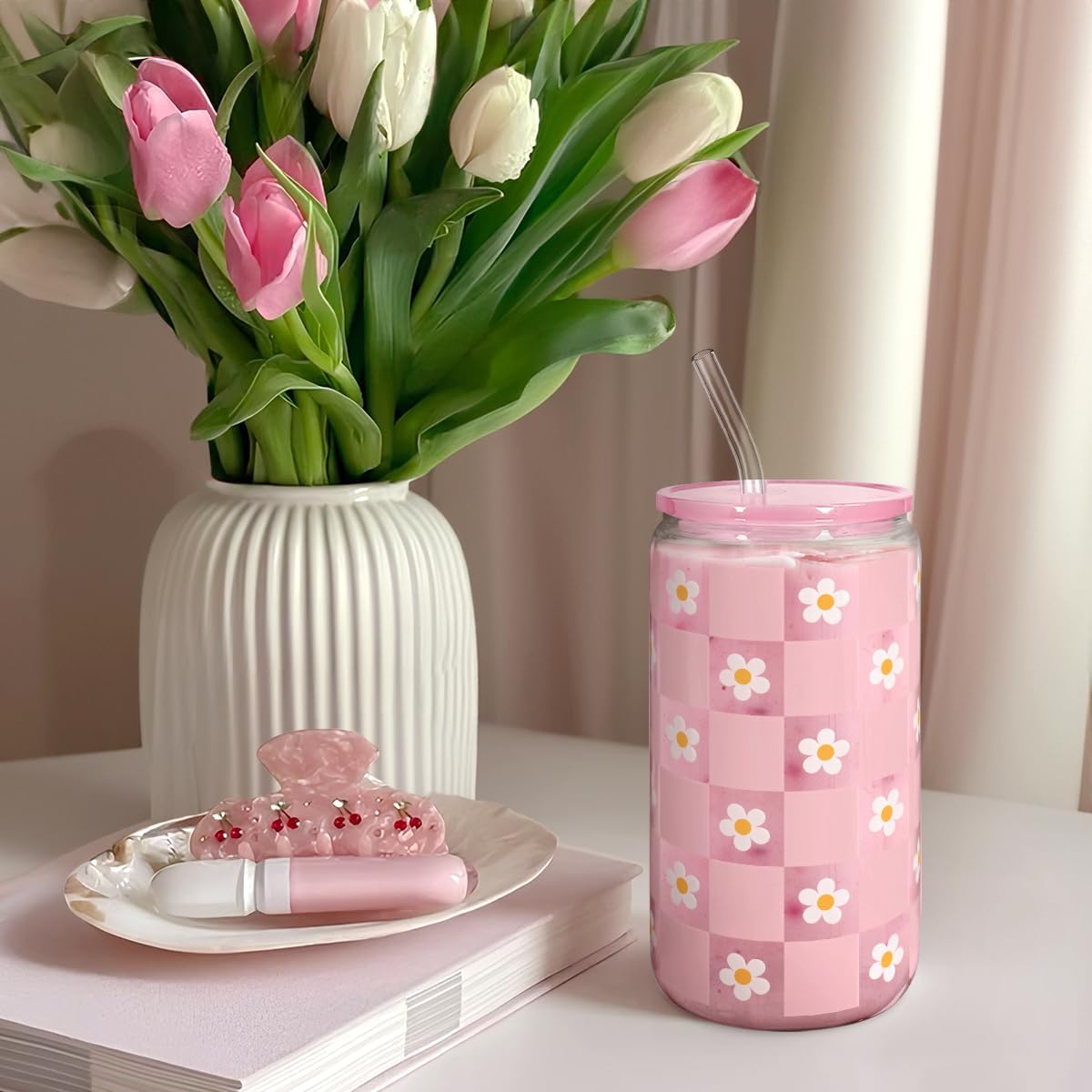 SANDJEST Checkerboard Daisies Glass Can, Floral Checker Cup with Lid & Straw, Iced Coffee Aesthetic Cups, Gift for Christmas Birthday Mother Day, Gifts for Women, 16oz