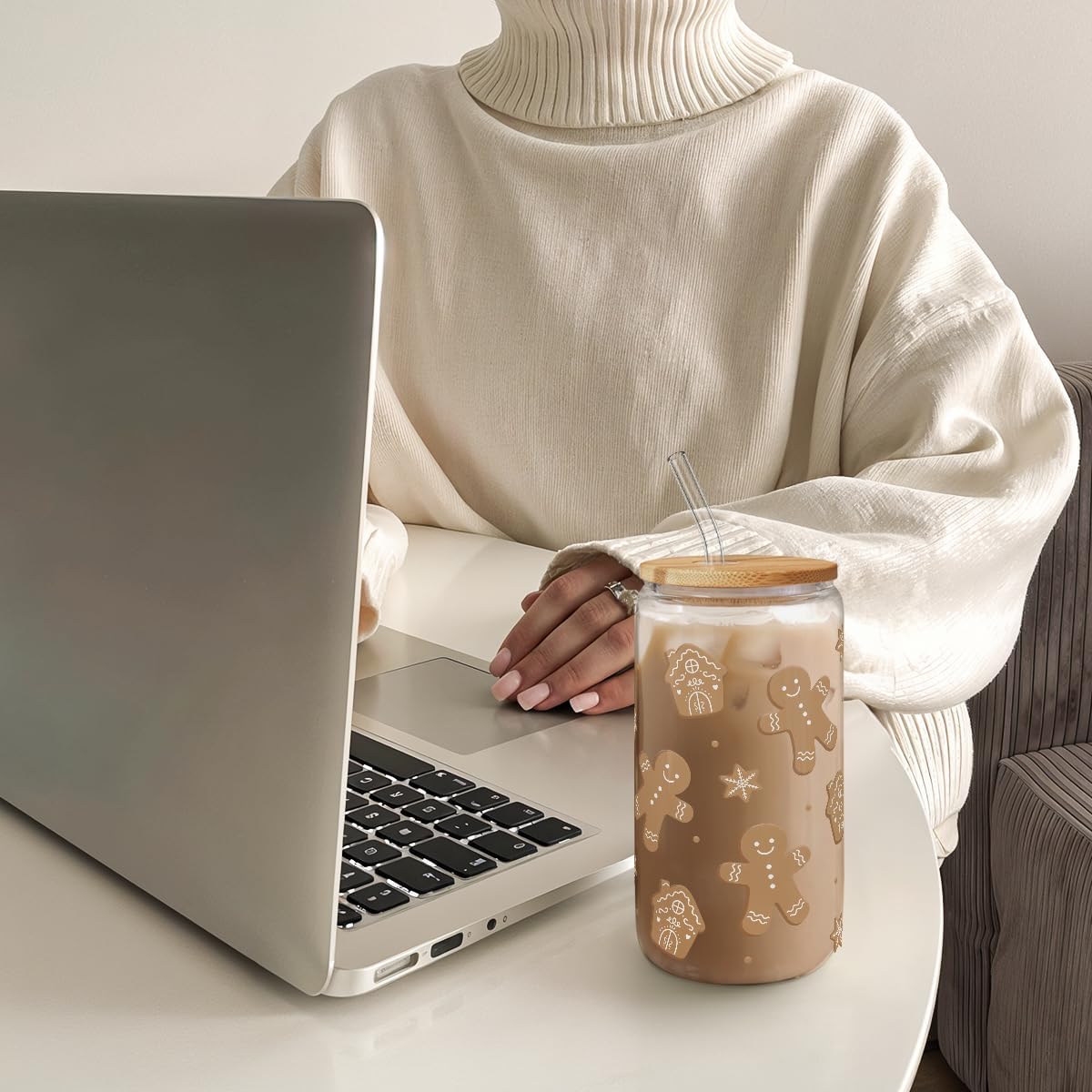 Gingerbread Christmas 16oz Can Glass Tumbler with Bamboo Lid & Straw - Iced Coffee Cup for Women Girls, Aesthetic Cups Gifts for Xmas