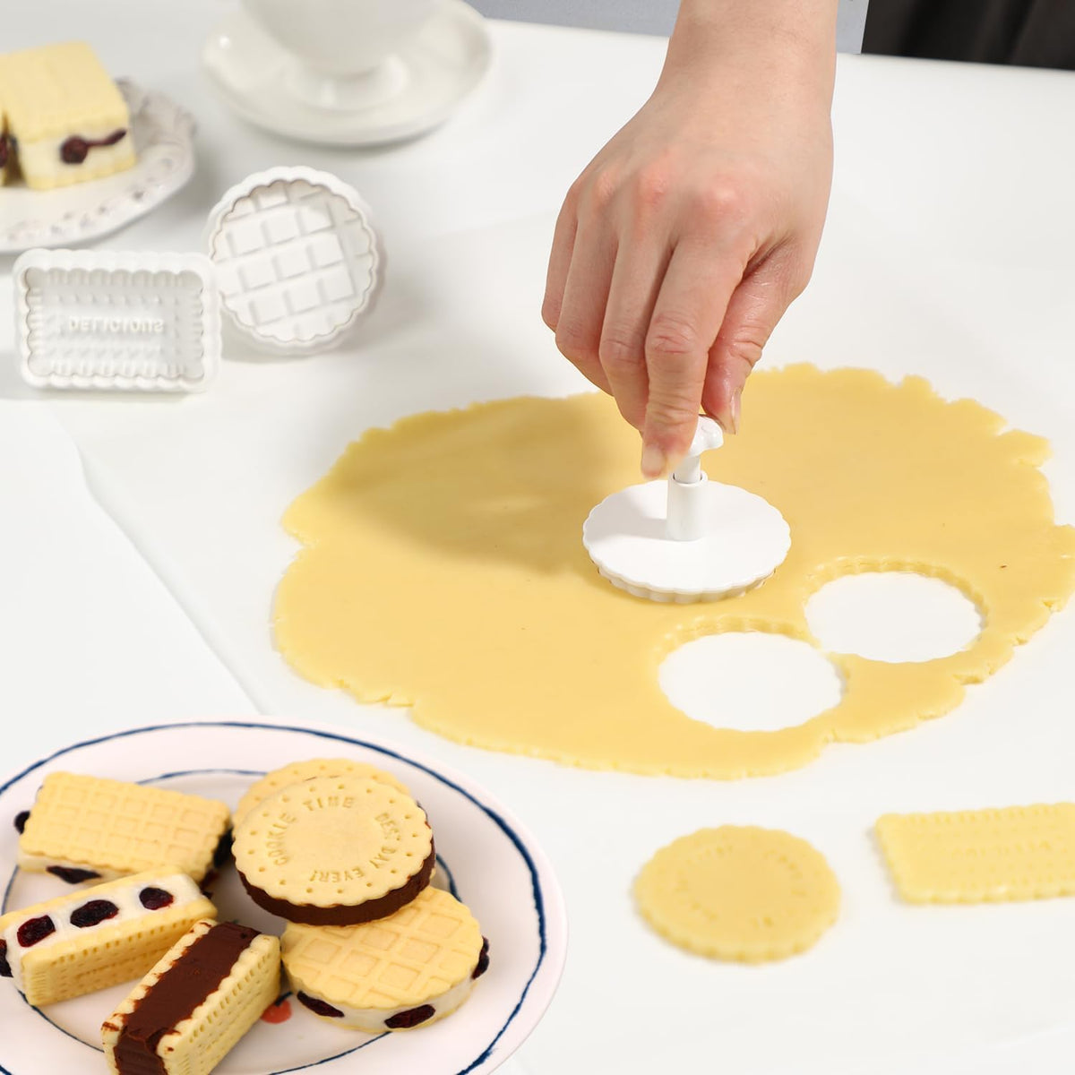 Cookie Stamps Baking Molds 4 Shapes, Biscuits Cutters, 3D Patterns Impression Embosser, Cookies Plunger Stamp, Homemake Bakeware DIY, Pastry, Bakery Desserts, Children Adults