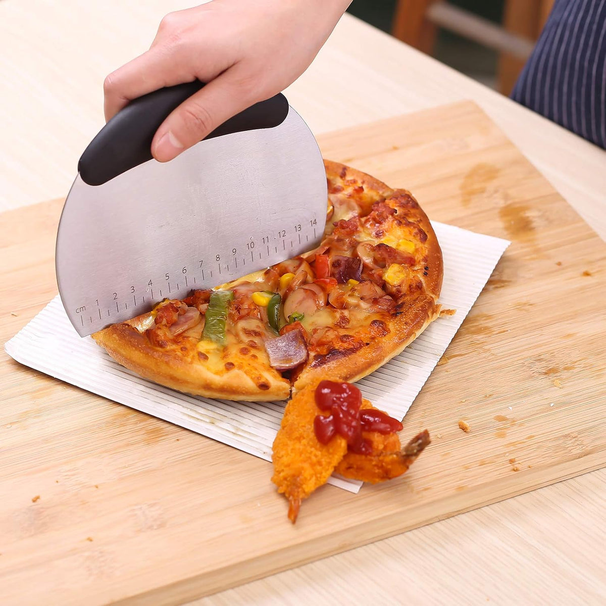 1 pcs Dough Pastry Scraper Chopper/Stainless Steel Dough Scraper Cutter with Ergonomic Rubber Non-Slip Grip/Dough Scraper Cutter/Pro Pastry Pizza Cutter Chopper (Black)