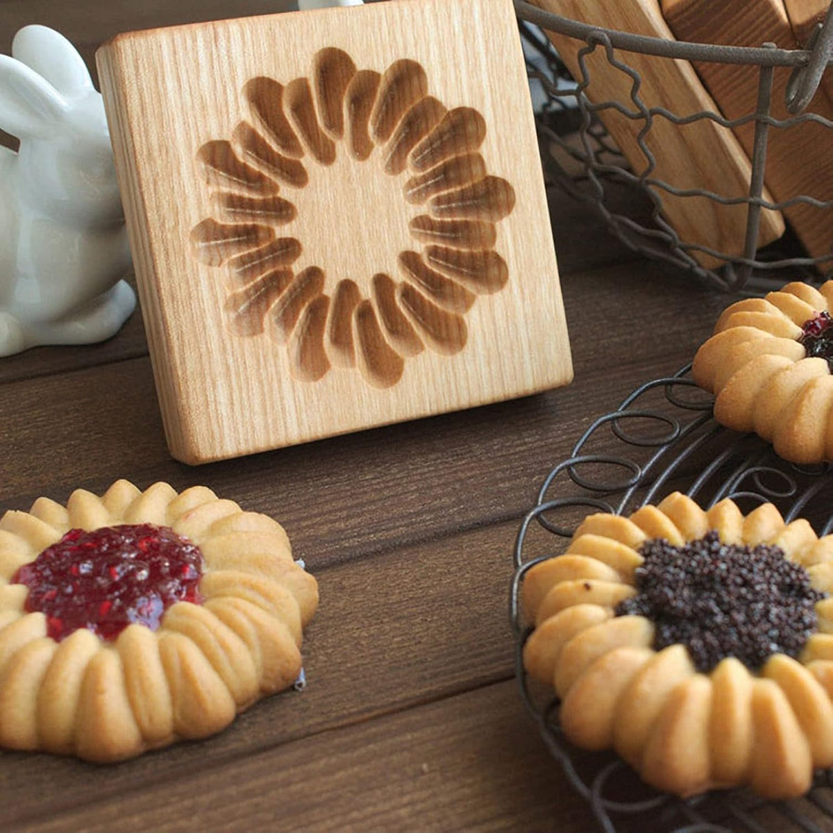 Wooden Cookie Biscuit Mold, 3D Baking Mold, Embossing Craft Decorating Baking Tool, Suitable for Halloween Thanksgiving Christmas Kitchen DIY (Shape B 10 * 10 * 2)