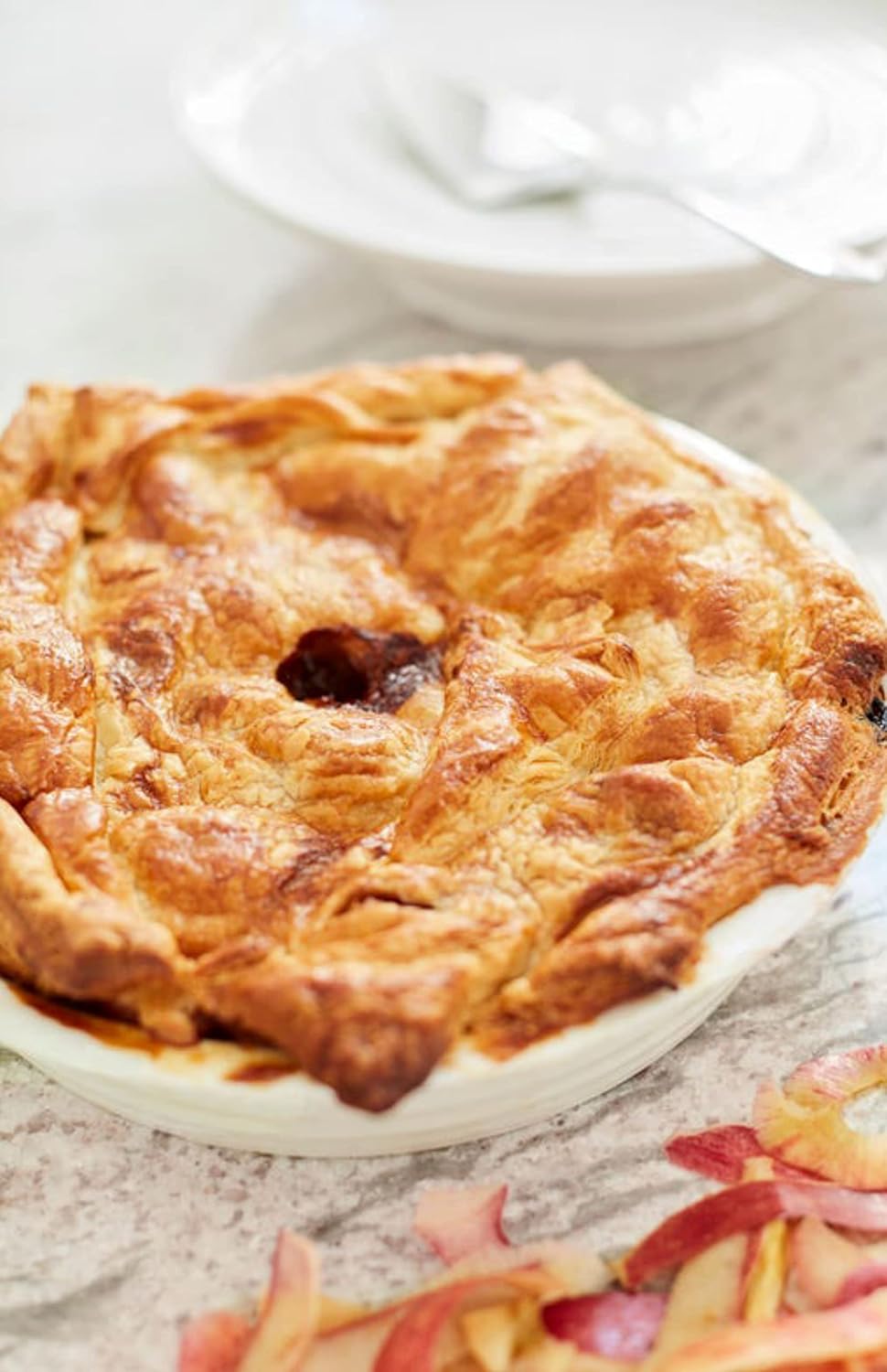 Portmeirion Sophie Conran White Round Pie Dish | 10.5 Inch Pie Pan for Baking Quiche, Pot Pies, and Tarts | Made from Fine Porcelain | Dishwasher and Microwave Safe