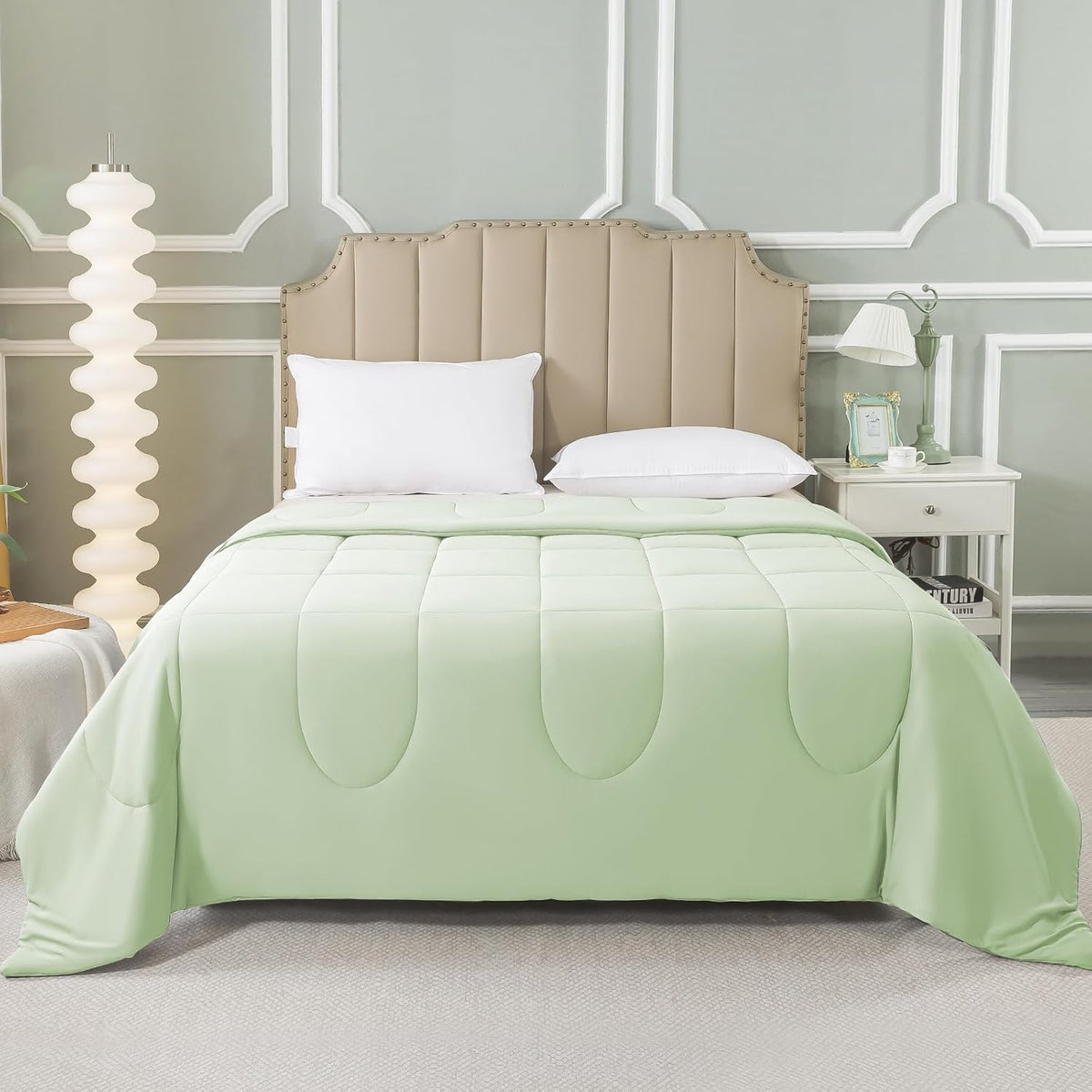HYLEORY Cooling Comforter King Size - Summer Cooling Blanket for Hot Sleepers/Night Sweats, Double-Sided Cold Touch Silky Ice Comforters, Breathable Lightweight Beddings, Cool Green, 108"x90"