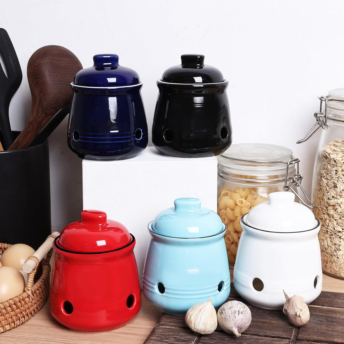 HAOTOP Ceramic Mini Garlic Keeper with Lid, Garlic Container Saver for Countertop, Keep Your Garlic Cloves Fresh (Navy)