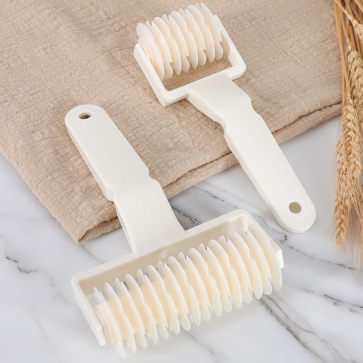 Lamoutor 2Pcs Lattice Roller Cutter Pastry Cutter Roller DIY Baking Tool for Dought Cookie Pie Pizza Bread Pastry