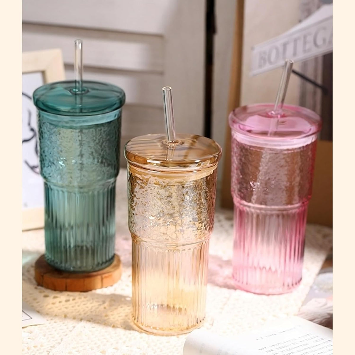 GOSCHE Glass Cups with Lids and Straws, 20oz Drinking Jar Glass Tumbler Iced Coffee Cups Set, Vintage Ripple Glassware Smoothie Cups for Water Coffee Tea, Amber, 2 Pcs