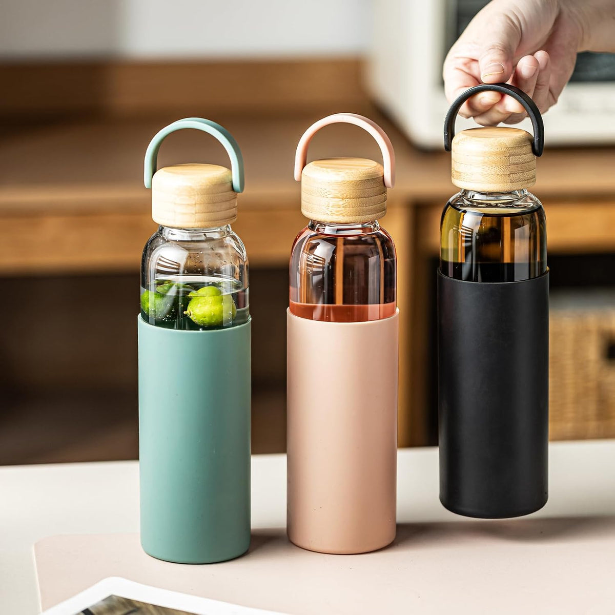 21oz Borosilicate Glass Water Bottles with Silicone Non-Slip Sleeve & Leak-Proof Lid-Reusable Drink Bottle for Office,Travel,Gym,Hiking-BPA Free,Ideal Gift for Home,Car &Fitness (Pink+Black+Green)
