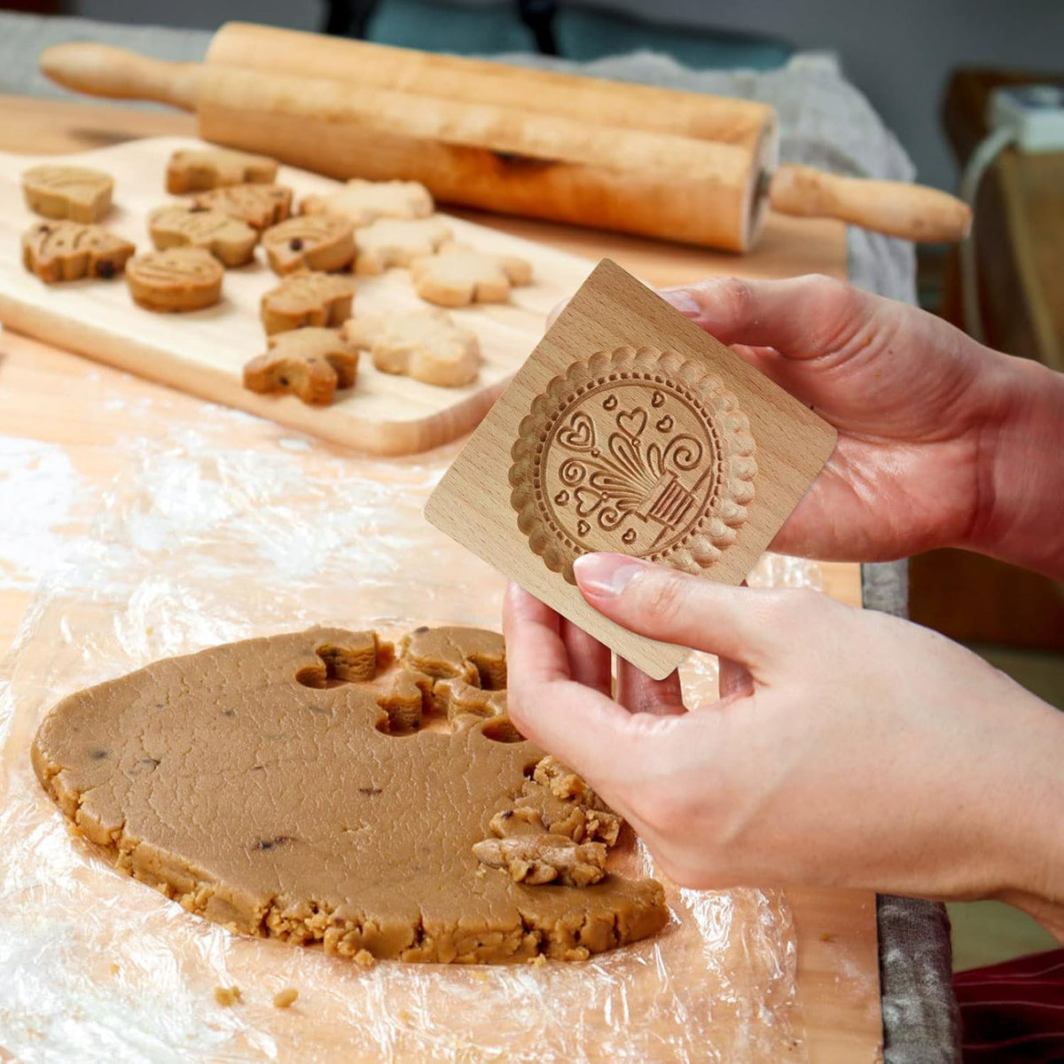 Wooden Cookie Biscuit Mold, 3D Baking Mold, Embossing Craft Decorating Baking Tool, Suitable for Halloween Thanksgiving Christmas Kitchen DIY (Flowerpot 10 * 10 * 2)