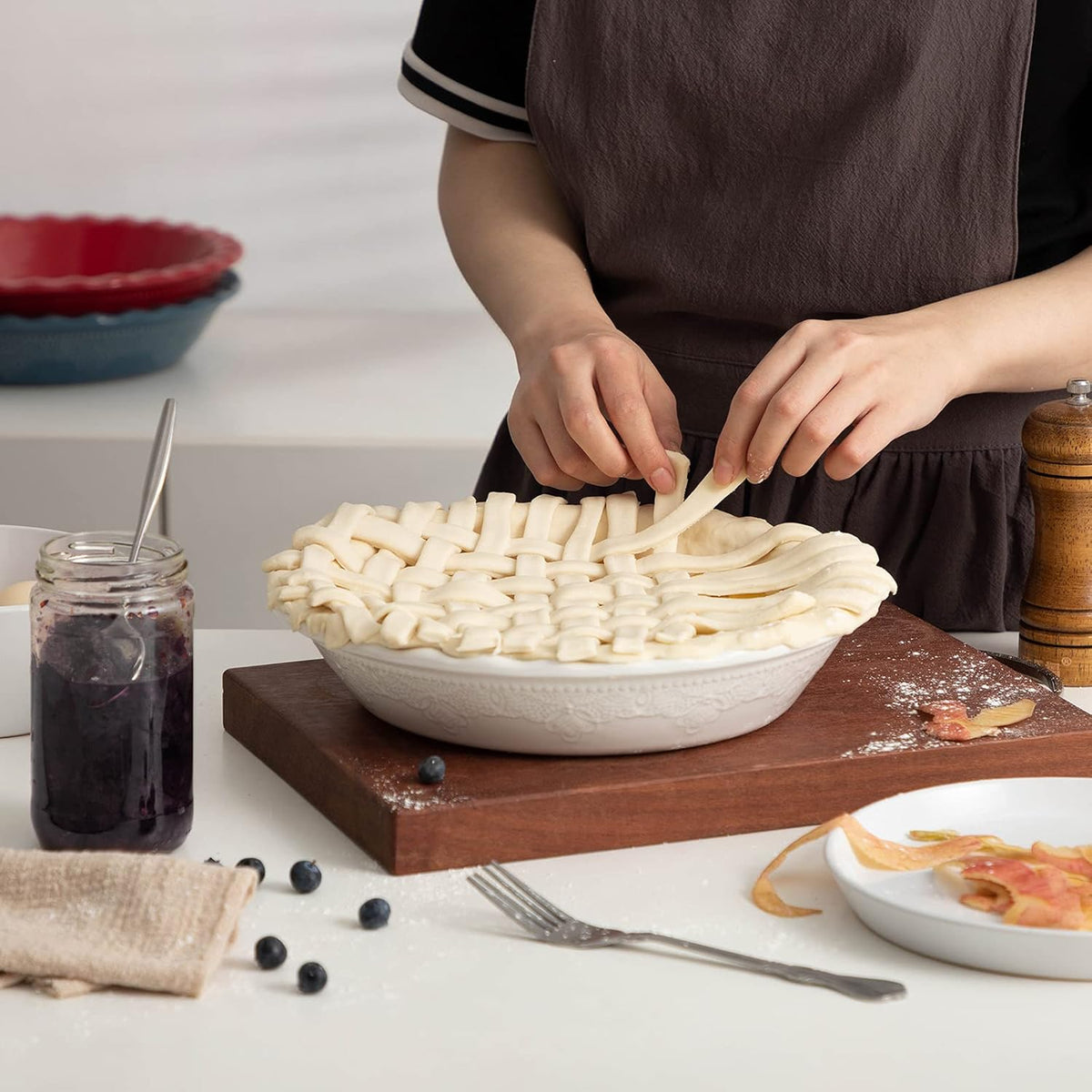 Fun Elements Pie Pan, 9 Inch Ceramic Pie Dish, Deep Dish Pie Pan with Lace Emboss, Ruffled Pie Plate for Baking, Thanksgiving Christmas Gifts(Bright White)