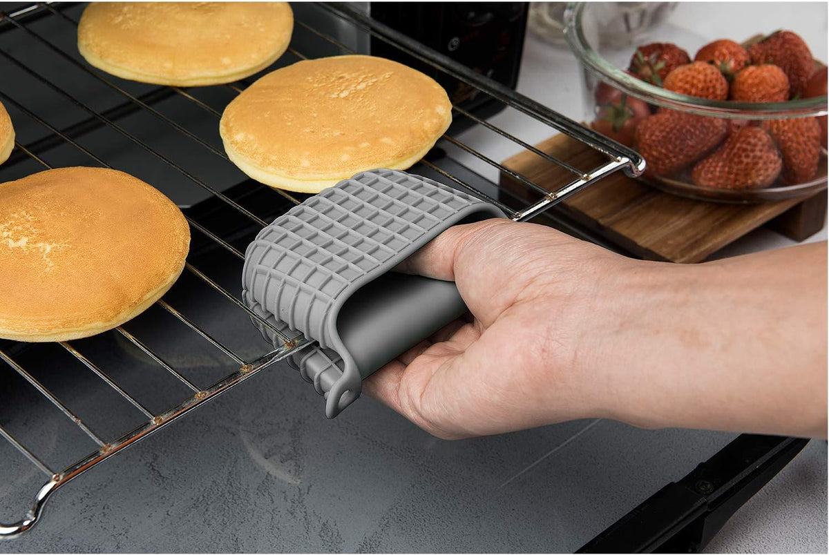 Mini Silicone Oven Mitts Set, Oven Mitts Heat Insulation, Oven Gloves for Kitchen Cooking and Baking, Protecting Fingers Mini Oven Hand Clips are Sold in Pairs(Square-Gray)