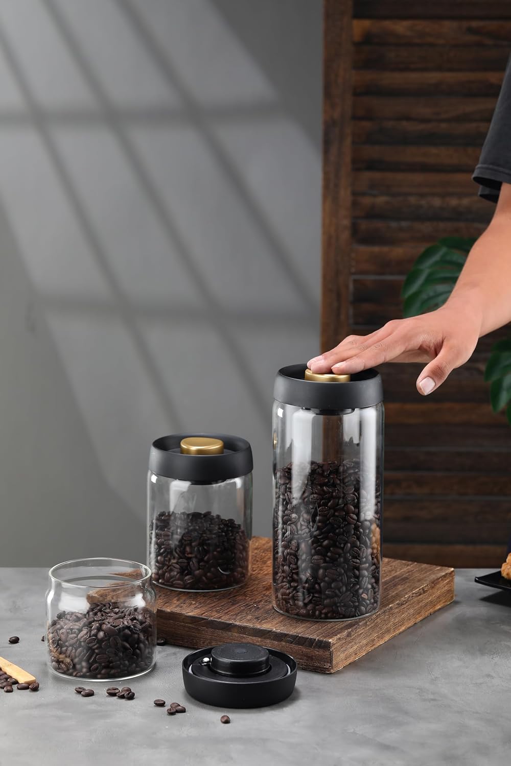 LOEZ Coffee Bean Storage Container Airtight, Lid Sealed with Press-Down Vacuum, Borosilicate Glass Coffee Canister, Food Storage, Coffee Bar for Ground Coffee, Tea, Beans, Spices (Large - Clear)