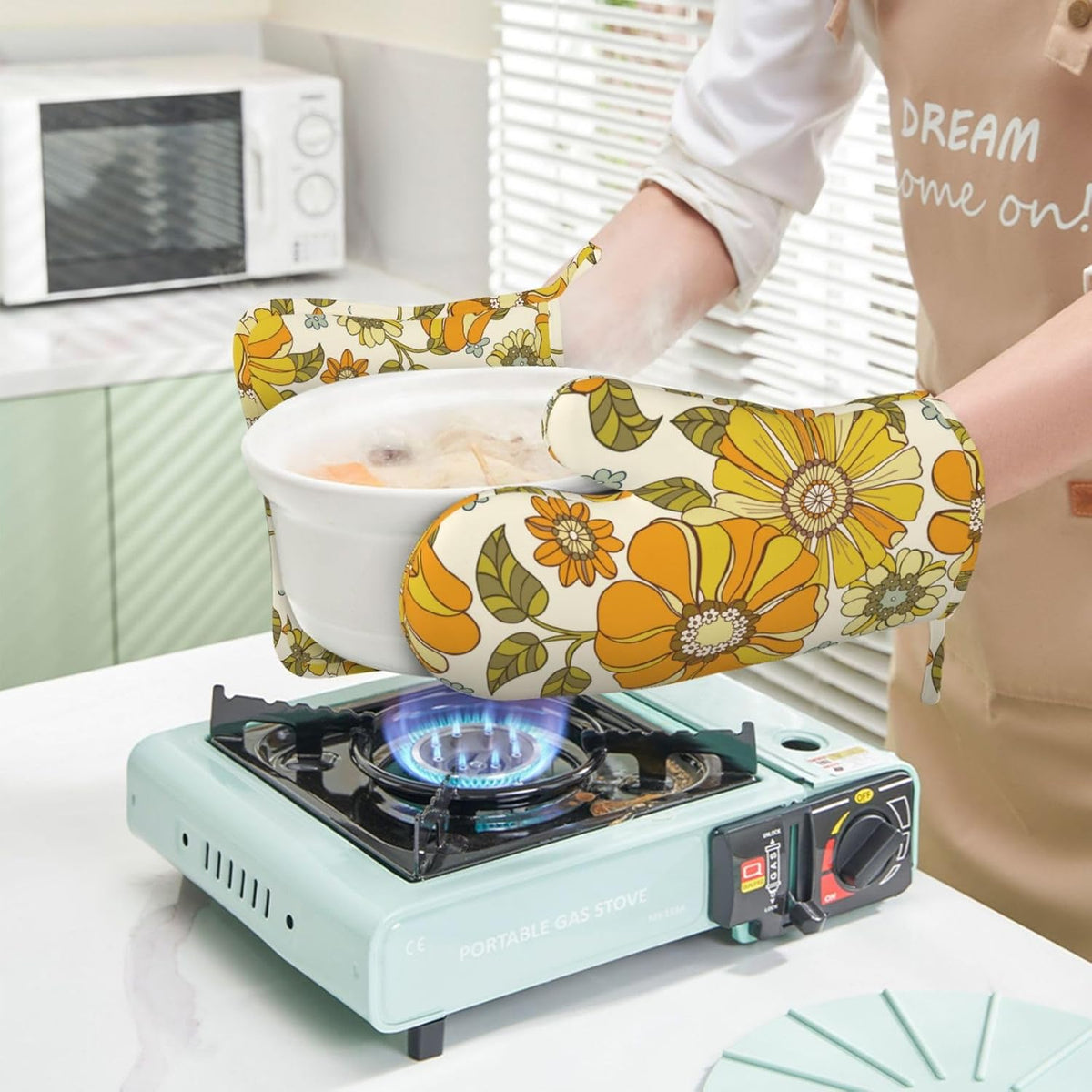 Retro 70s Style Flower Oven Mitts and Pot Holders Sets Silicone Kitchen Mitts Potholders Heat Resistant 4Pcs Oven Gloves Hot Pads for Kitchen Baking Cooking BBQ Grilling