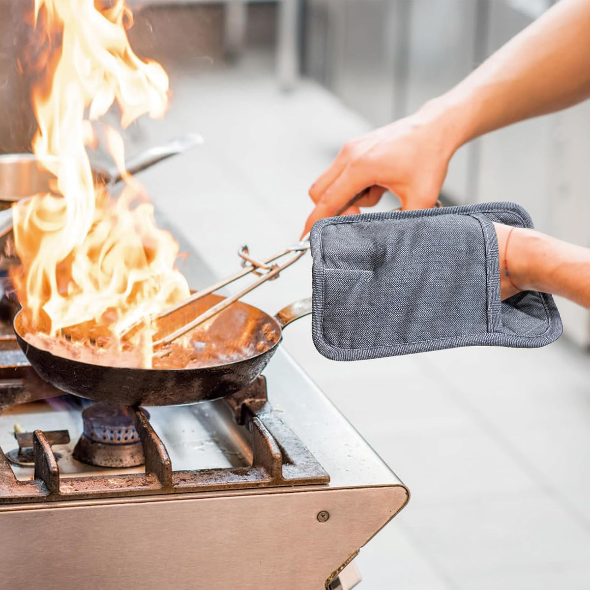 Pot Holders Yarn-Dyed Set of 3 Non Slip Silicone Kitchen Lines Heat Resistant 500℉ Kitchen Gloves BBQ Cooking Baking Women Men Cooking Barbecue Microwave Machine Washable (Gray Potholders)