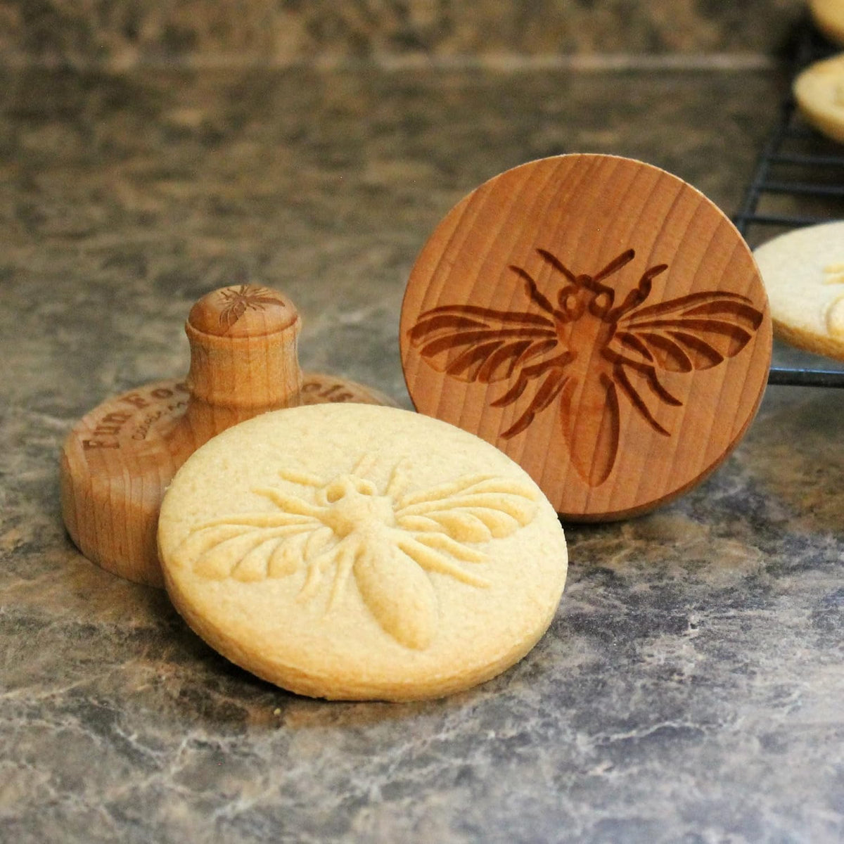 Wood Cookie Stamp, 2.5 Inch (Honeybee CS-024)