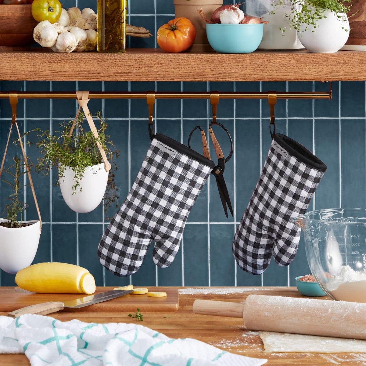 KITCHENAID Gingham Oven Mitt 2-Pack Set, Matte Black, 7"x13"