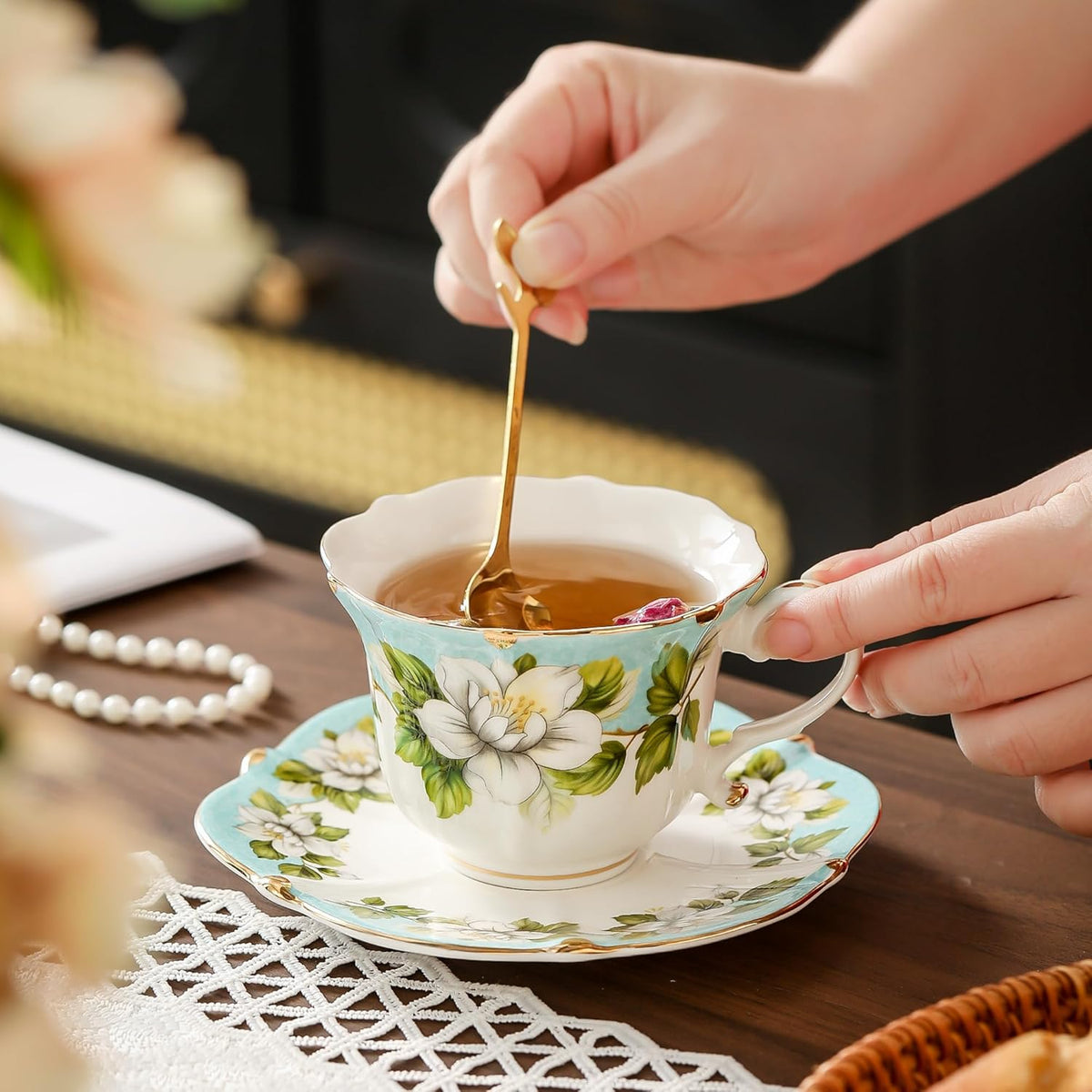 18 Peices Bone China Tea Cup And Saucer Set