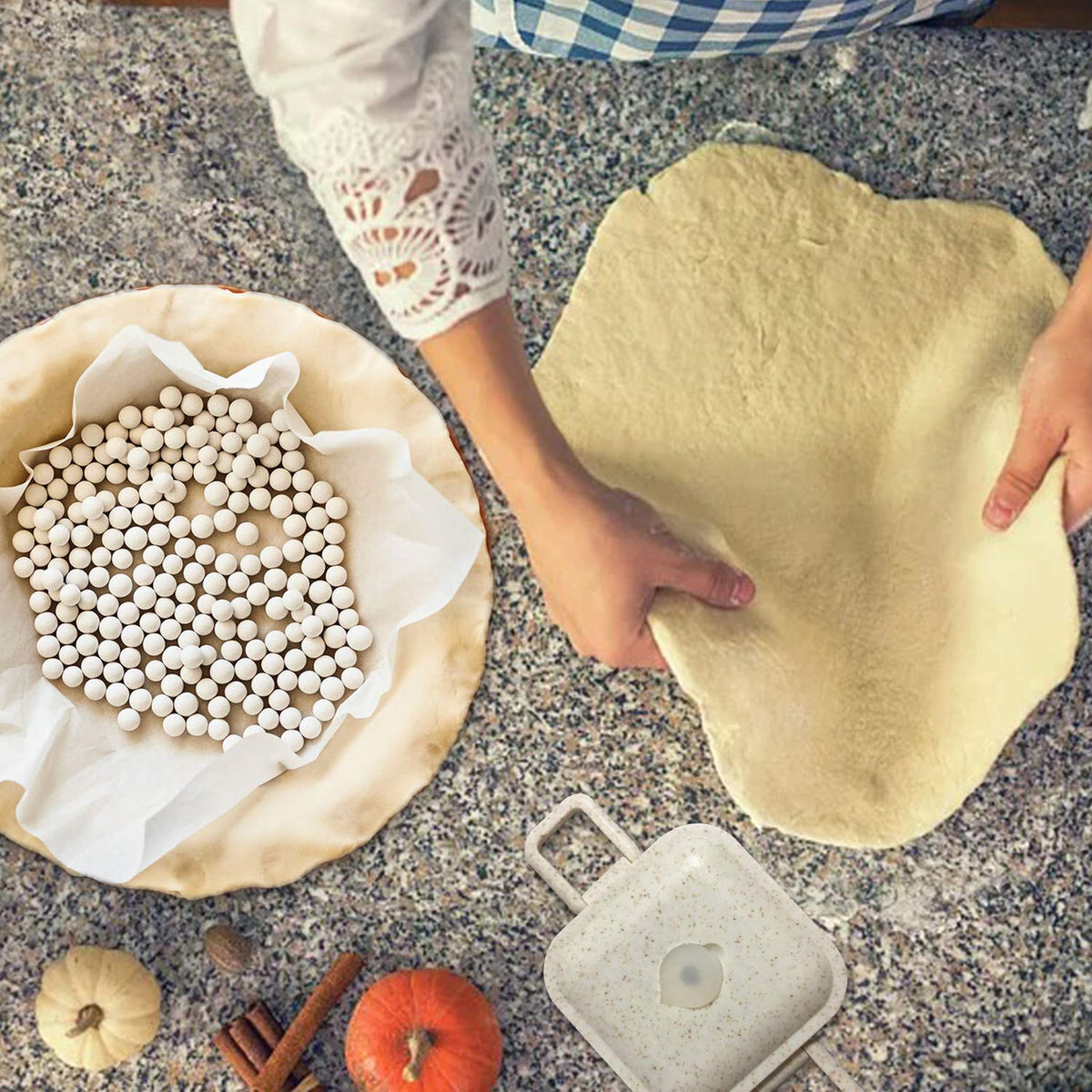 PLANTIONAL Ceramic Pie Weights, 1.32Lb Reusable 10mm Baking Beads with Wheat Straw Container, Natural Ceramic Stoneware Baking Beans for Pie Crust Pastry (Beige)