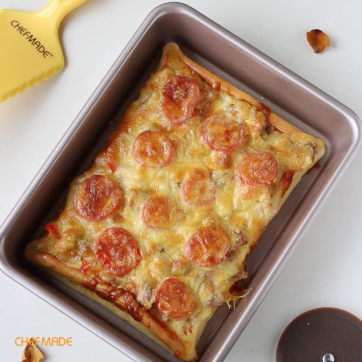 CHEFMADE 8.7-Inch Rectangle Cake Pan, Non-Stick Deep Dish Bakeware for Oven Baking (Champagne Gold)