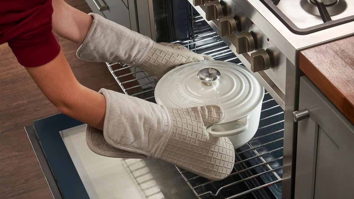 Le Creuset Textile Oven Mitt,15", Noir