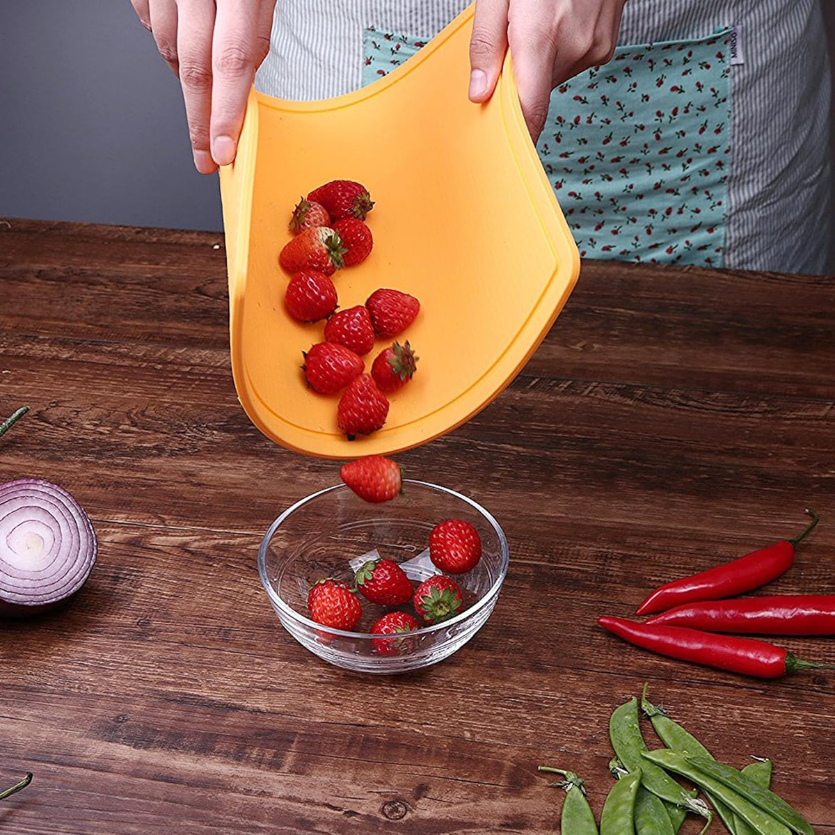 Thick Silicone Cutting Board 12.6'' x 9.1'' Juice Grooves Easy Grip Handle Dishwasher Safe-Yellow