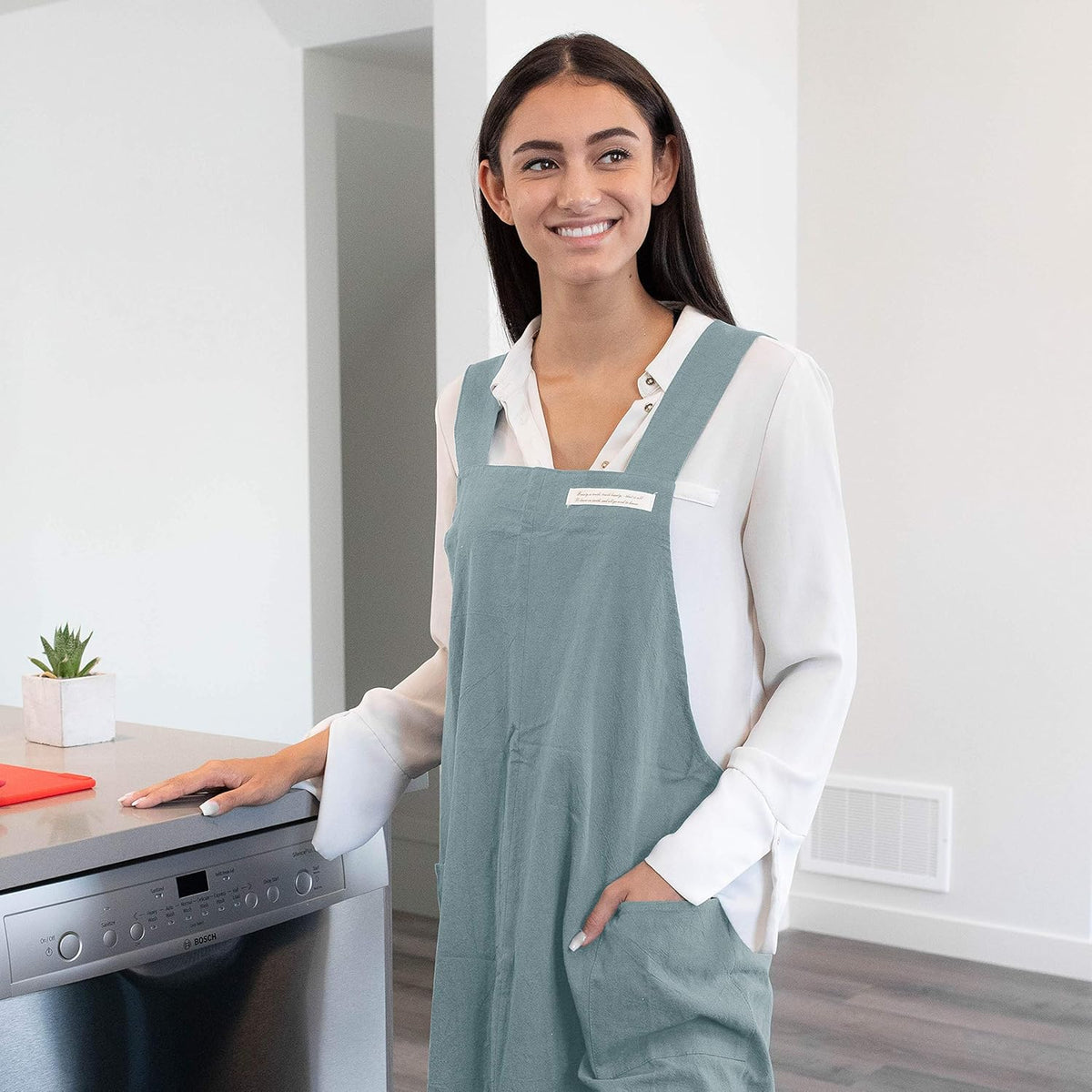 HANEE Cotton Aprons for Women and Men | Cross-Back Apron with Pockets