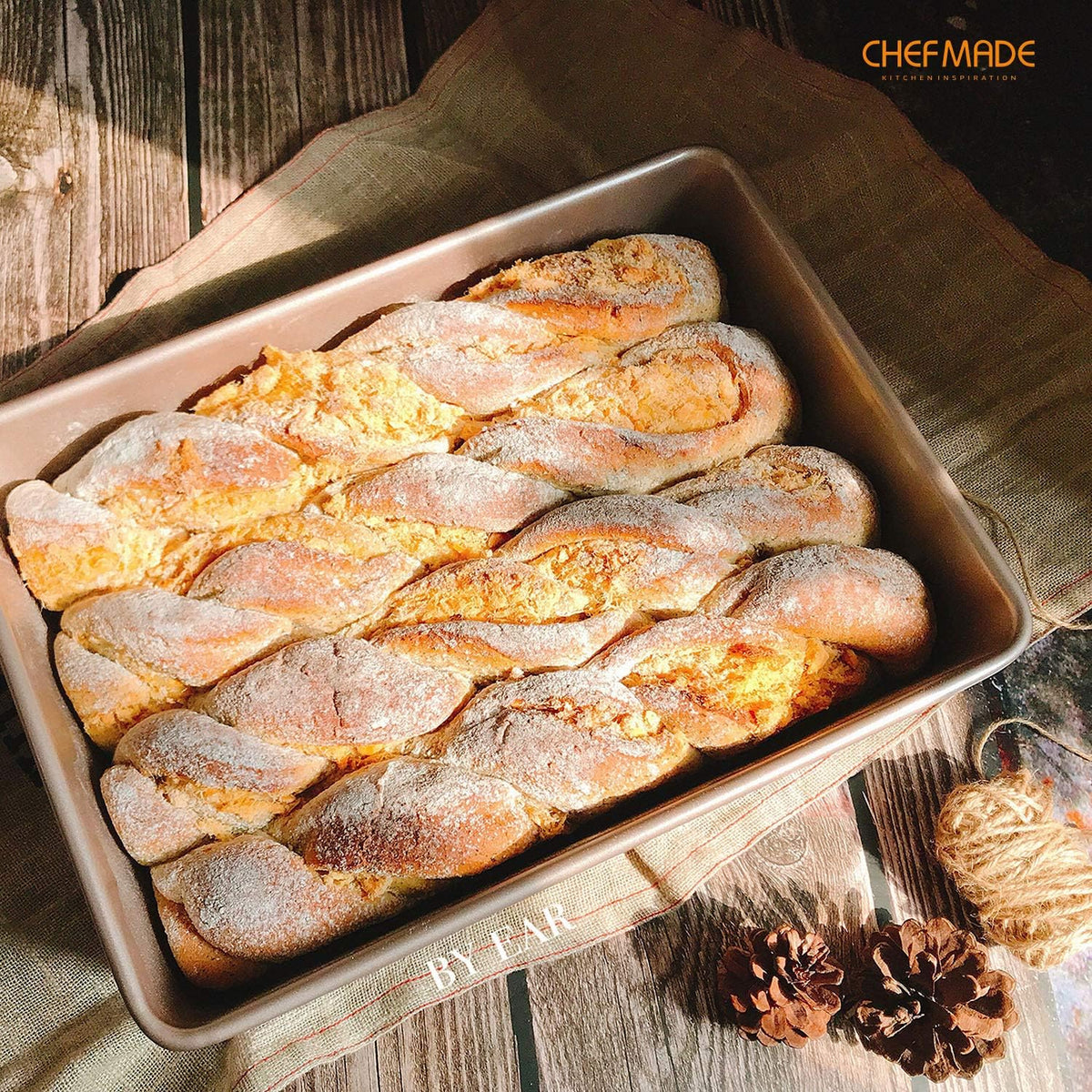 CHEFMADE 13-Inch Rectangle Cake Pan, Non-Stick Loaf Pan Deep Dish Bakeware for Oven Roasting Meat Bread Jelly Roll Battenberg Pizzas Pastries 9.7" x 13.6" X 2.4"(Champagne Gold)