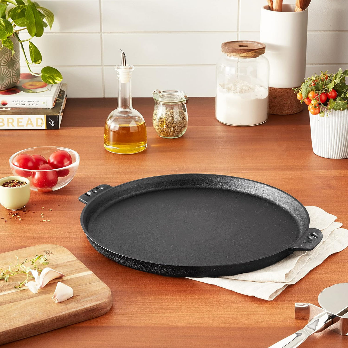 Camp Chef 14-Inch Cast Iron Pizza Pan, 14 inches, Black